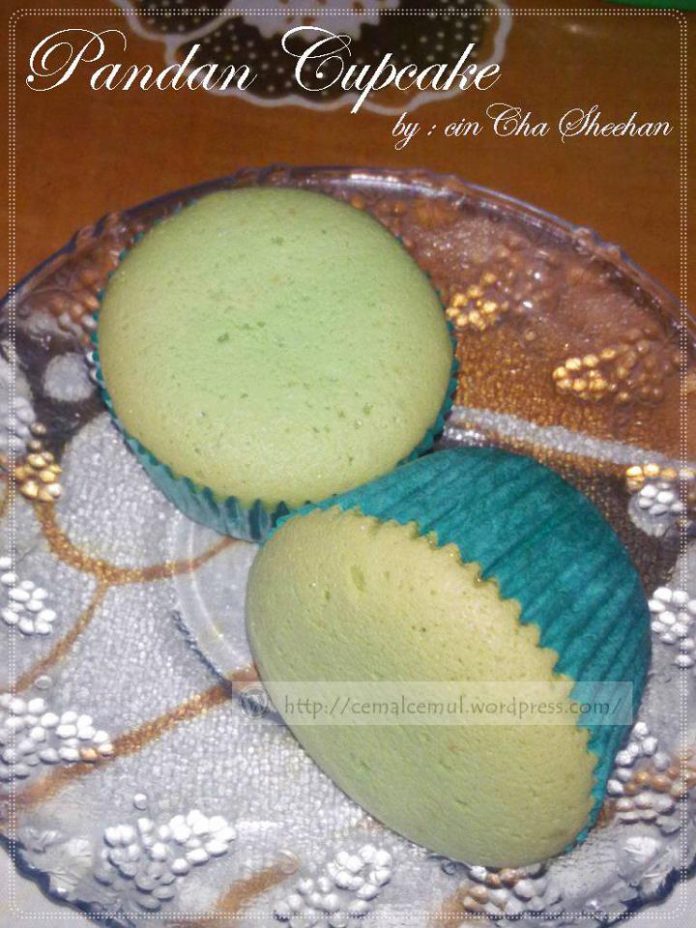 Bolu Pandan Santan Cupcake by Cincha Sheehan Bolu Pandan Santan Cupcake by Cincha Sheehan