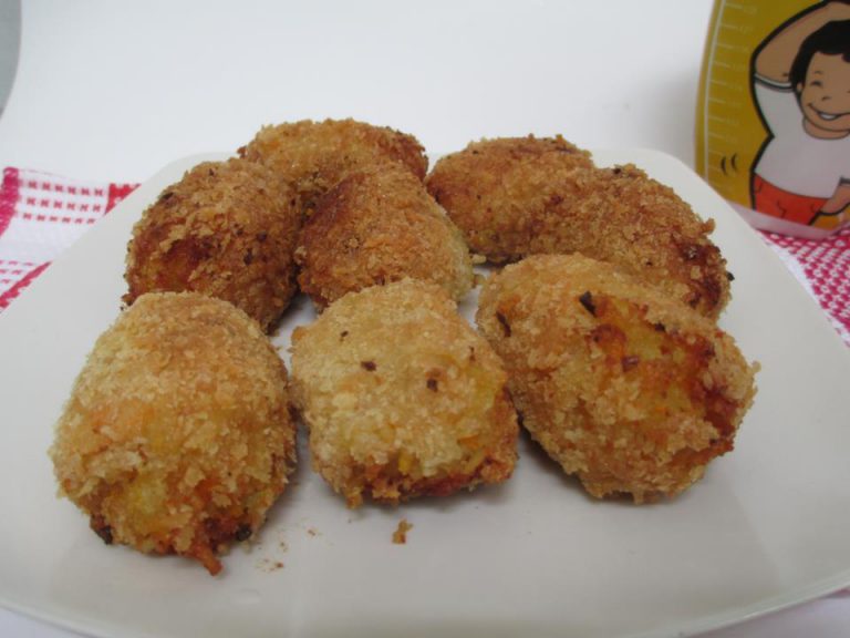 Kroket Mie by Tatit Ujiani