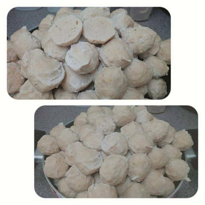 Bakso Ayam by Anies Gandhi Vyatranto Bakso Ayam by Anies Gandhi Vyatranto