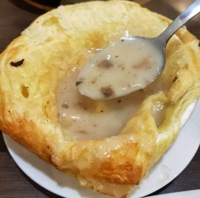 dingin2 hawa ne ngemil mulu.. kelaperan dingin2 hawa ne ngemil mulu.. kelaperan