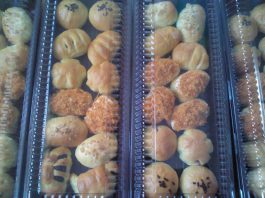 Roti Unyil aneka isi by Agatha M. Kuntari