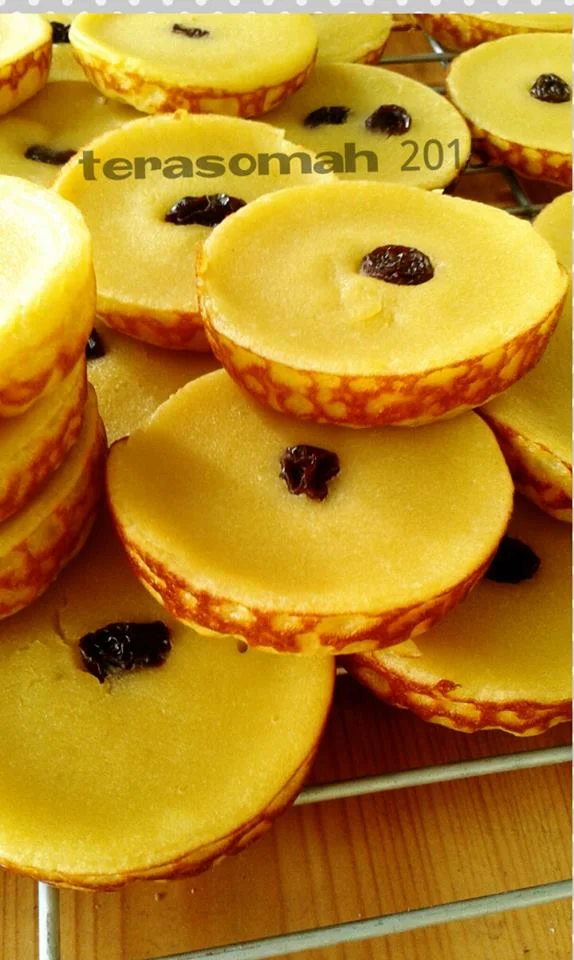Kue Lumpur Kentang by Nurhidayati Zuhdi Kue Lumpur Kentang by Nurhidayati Zuhdi