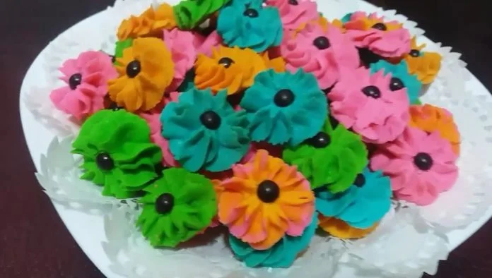 kue semprit warna warni