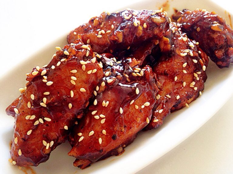 Chicken Wings by Yiyin SwasTika