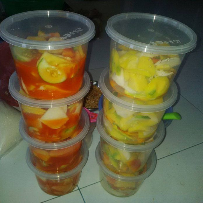 Asinan Buah by Wulan Suci Sophian