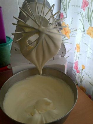 Black Forest Roll by Yayat Susilawati step 2