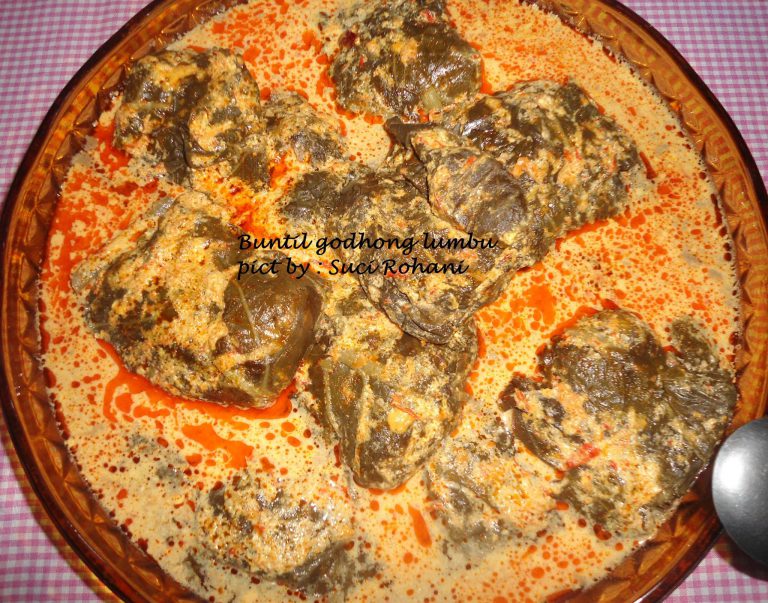 Buntil Daun Talas by Suci Rohani