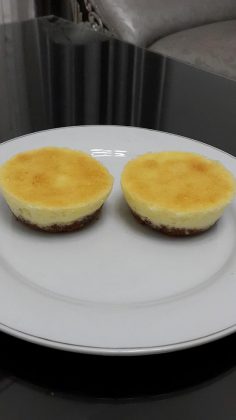 Cheese Cake (aneka topping) by Ika Istiana Supriyani - aneka roti, cheese cake modifikasi, kue impor, olahan keju, roti empuk, roti enak, roti keju