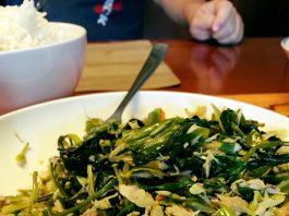 Kangkung Bunga Pepaya dan Tongkol by Angel Mogie