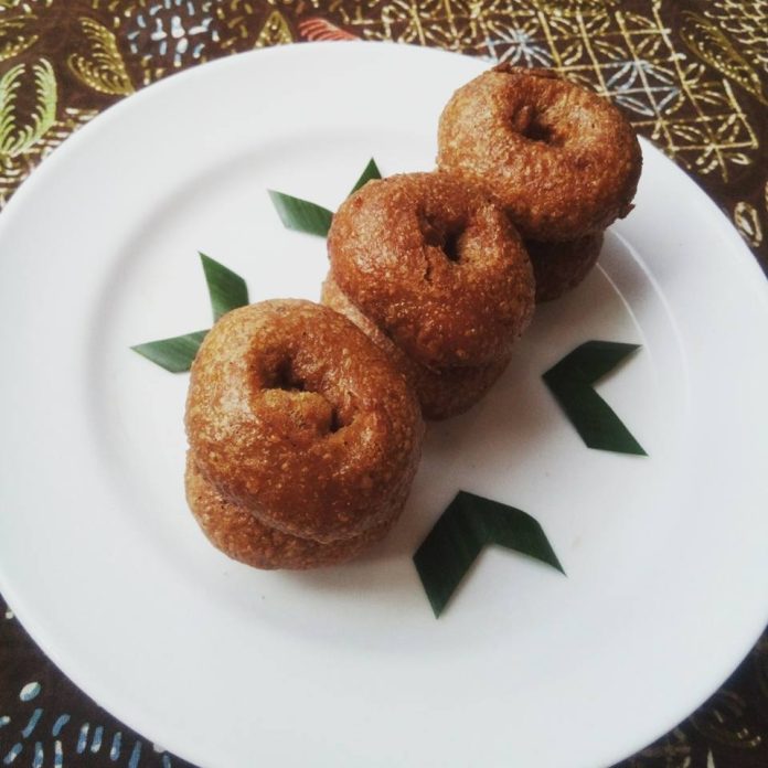 Kue Ali Agrem Kue Cincin by Faridah Habiburrachman Kue Ali Agrem/ Kue Cincin by Faridah Habiburrachman