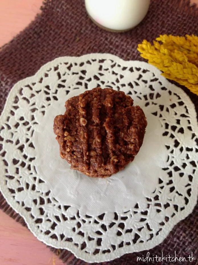Low Sugar & Carb - Gluten Free Chocolate Oatmeal Cookies by Penni Puspa Rahayu