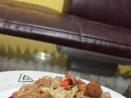 Mie Goreng / Bihun Goreng by Yudha Indra Pramanto