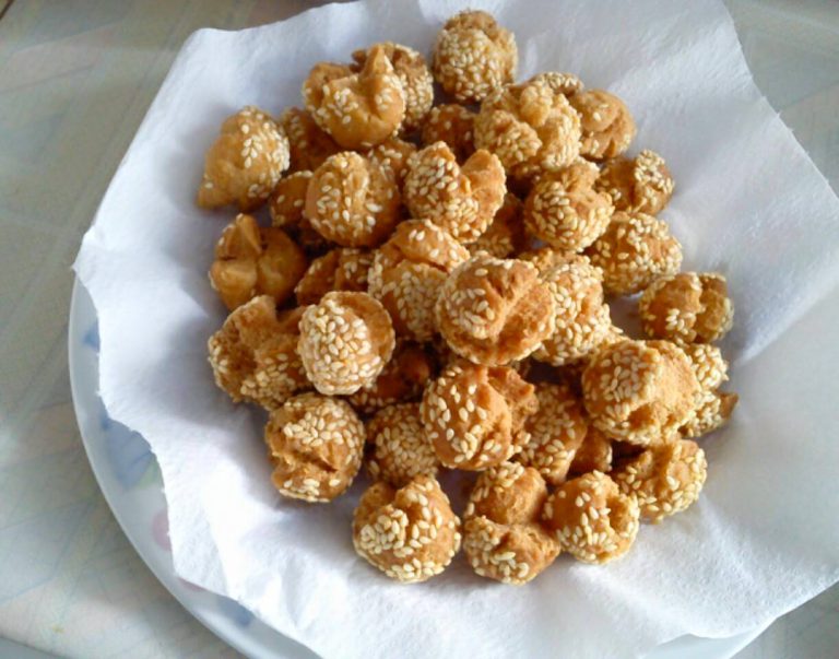 Nikmatnya Manisnya Legenda Kuliner Indonesia : Onde -onde Ketawa by Chusni Sari Nihayati