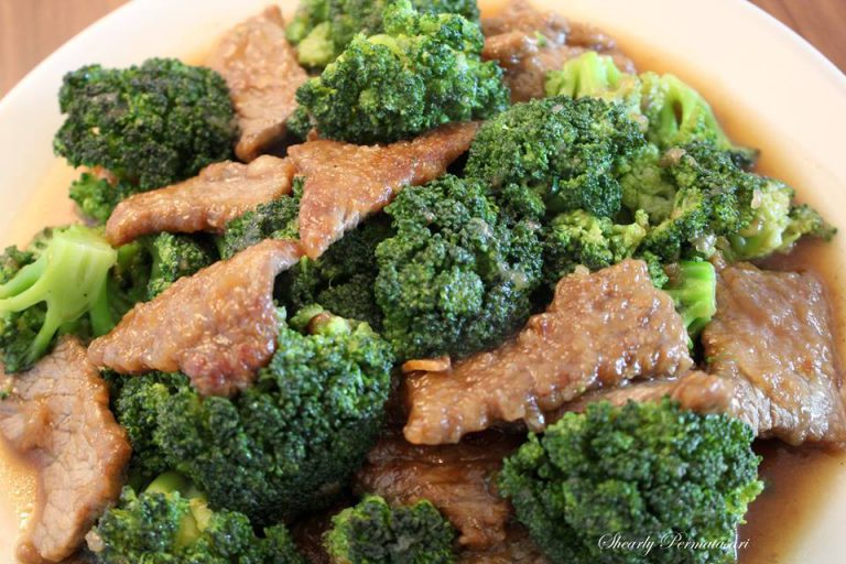 Tumis Brokoli Sapi by Shearly Permatasari