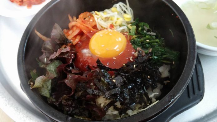Bibimbap (Nasi Campur Sayuran Korea) by Yoon Tae Wook Bibimbap (Nasi Campur Sayuran Korea) by Yoon Tae Wook
