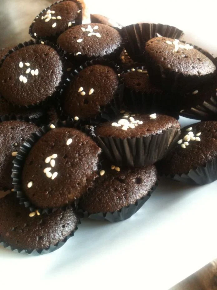 Brownies Cup Kering Mini by El Huda Ummi Brownies Cup Kering Mini by El Huda Ummi