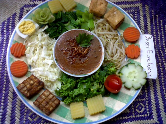 Gado-Gado sehat ala Dessy Elma Wanty by Dessy Elma Wanty