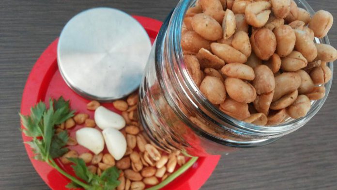 Kacang Bawang Seledri by Illa Michi