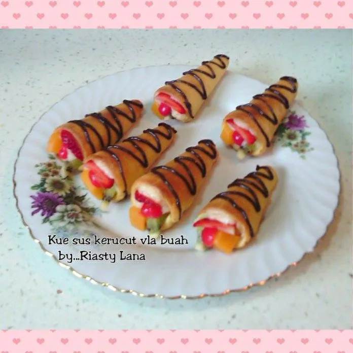 Kue Sus Kerucut Vla Buah by Riasty Lana