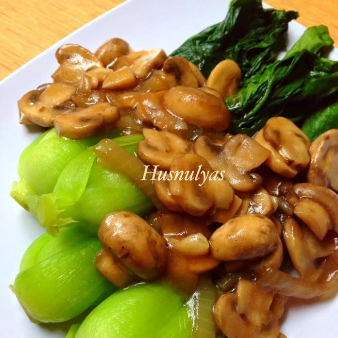 Pakcoy Siram Saus Jamur by Husnul Chatimah