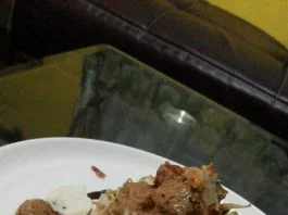 Pecel Siram Lontong dengan Sayuran Bumbu Kacang Siram by Yudha Indra Pramanto