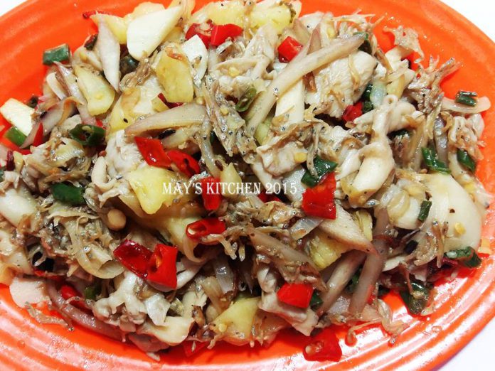 Tumis Jamur Tiram, Mangga Muda ,Teri by Chen May Liang Tumis Jamur Tiram, Mangga Muda ,Teri by Chen May Liang