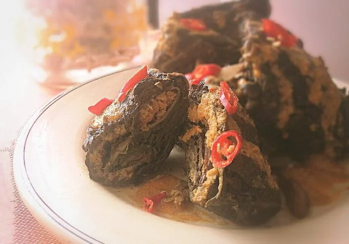 makanan khas jawa tengah Buntil Daun Talas by Fleur Amoor