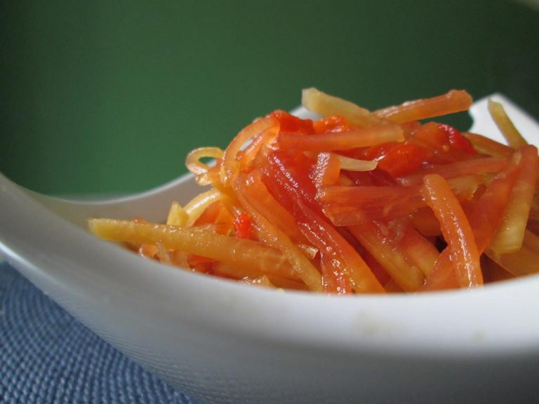 dingin pedas gurih Asinan Pepaya by Nina Yusab