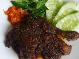 Bebek Pedas Khas Madura