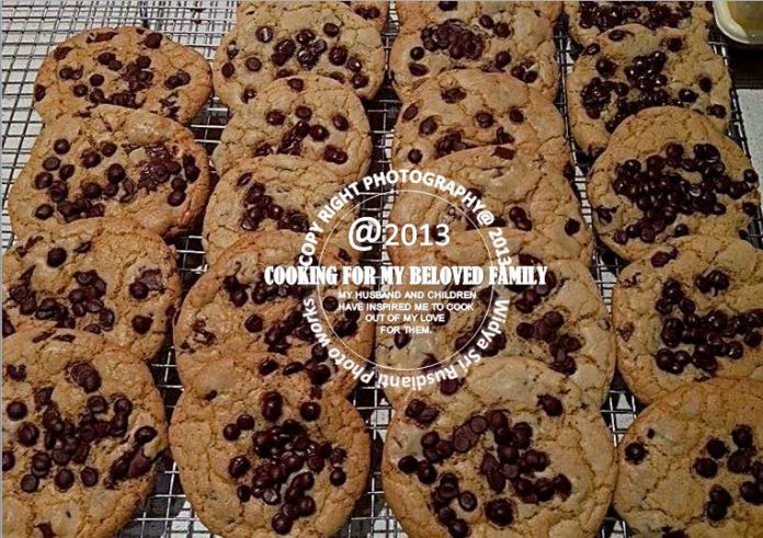 Chocolate Chips Cookies by Vimalakirt Rusdianti