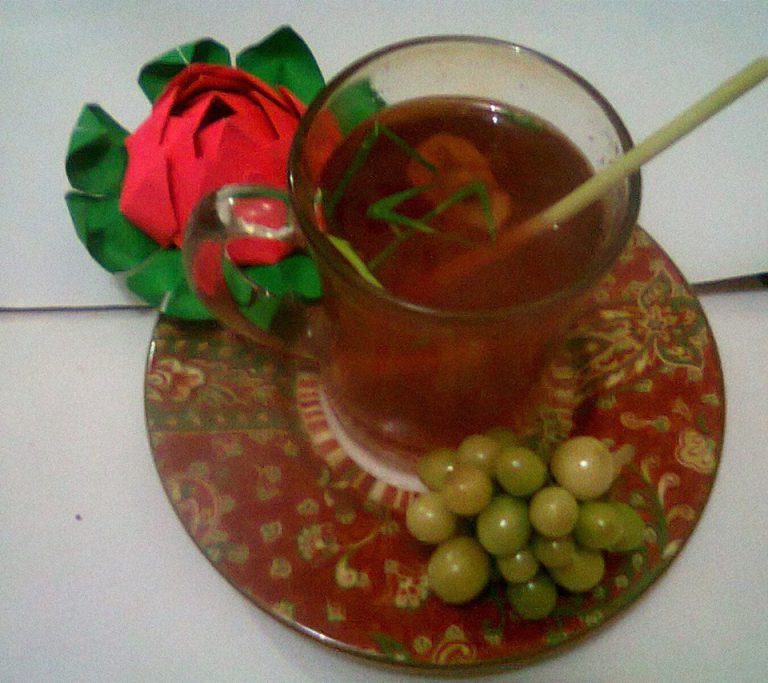 Ginger Lemongrass (with Strawberry Syrup) by Trissa Tampeng
