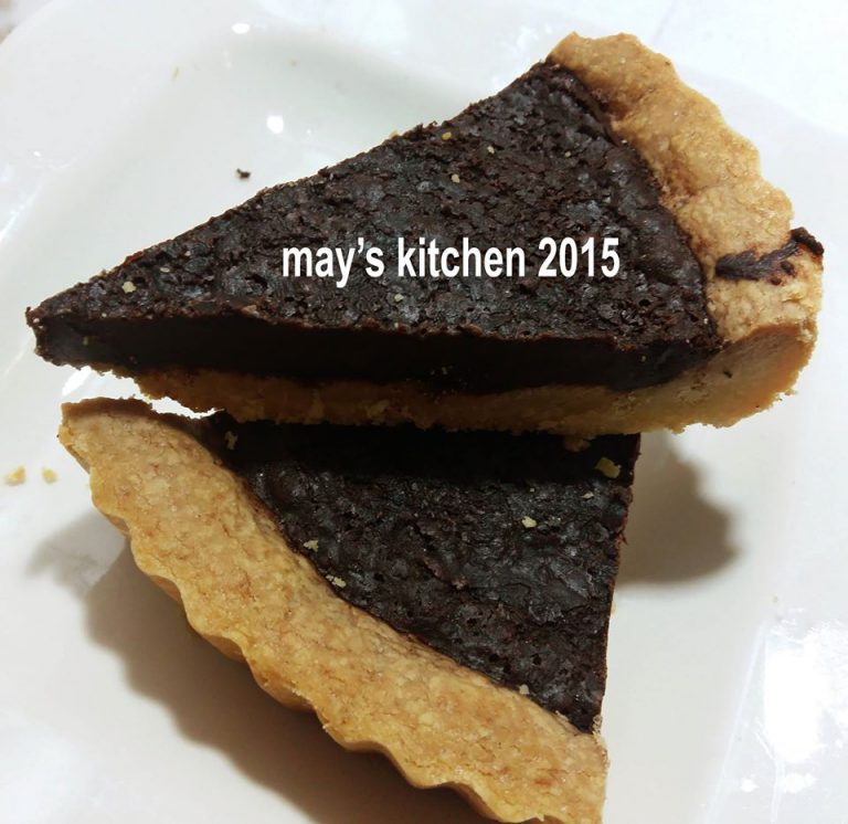 Pie Coklat by Chen May Liang