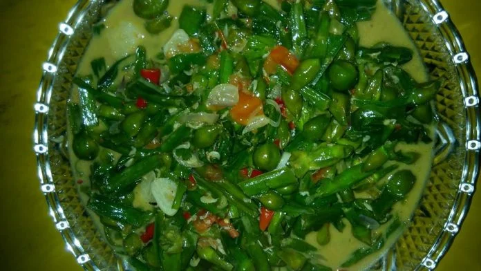 Tumis Genjer by Ravelin Wahyu Sigar