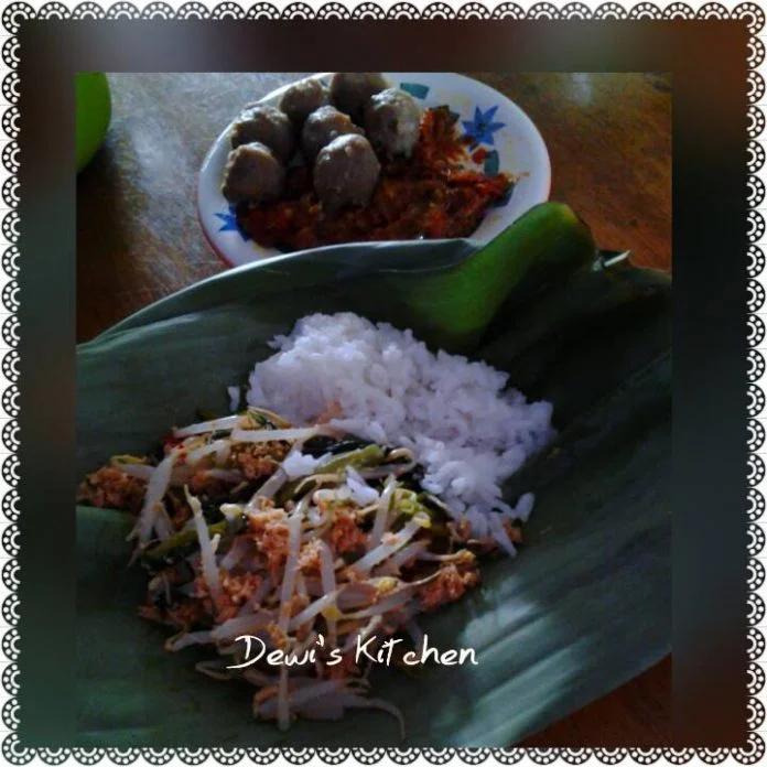 Urap Kangkung dan Toge by Dewi's Kitchen