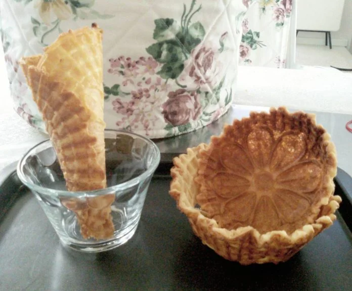 Ice Cream Cone & Cup by Dieni Azra