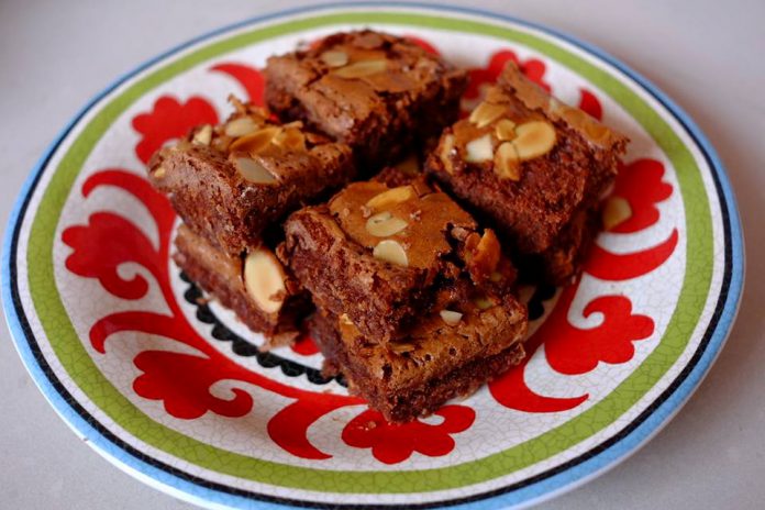 Nutella Snickers Brownies by Aline Ong Nutella Snickers Brownies by Aline Ong