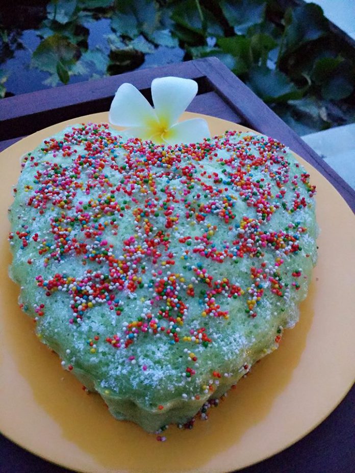 Bolu Kukus Pandan by Anne Rose Bolu Kukus Pandan by Anne Rose