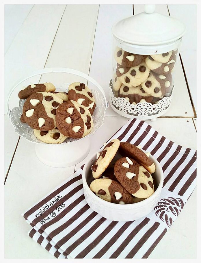 Half and half Cookies by Andrianna Irma Half and half Cookies by Andrianna Irma