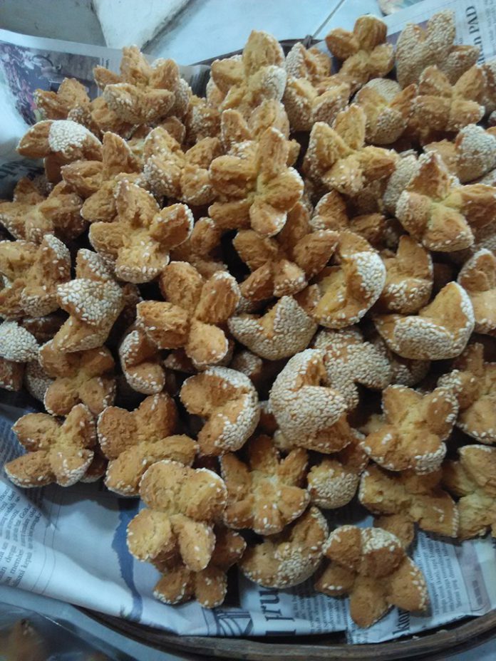 Onde-onde Pecah by Jayanti Nasa Onde-onde Pecah by Jayanti Nasa