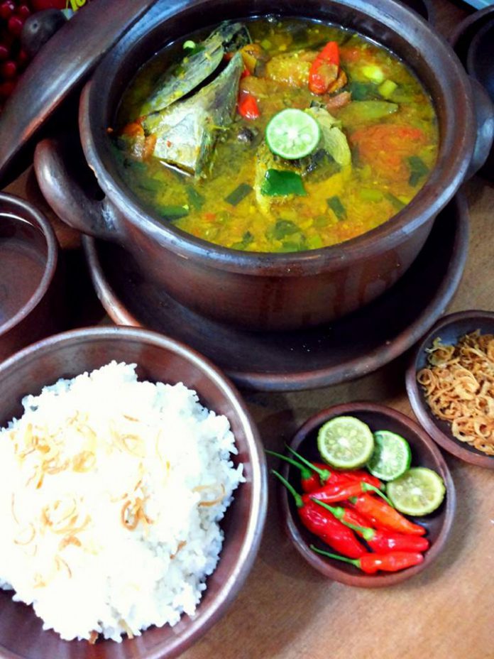 Ikan Tongkol Masak Mandar (Bau Peapi) by Risma Ariani Ikan Tongkol Masak Mandar (Bau Peapi) by Risma Ariani