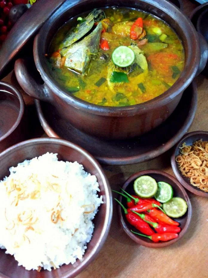 Ikan Tongkol Masak Mandar (Bau Peapi) by Risma Ariani Ikan Tongkol Masak Mandar (Bau Peapi) by Risma Ariani