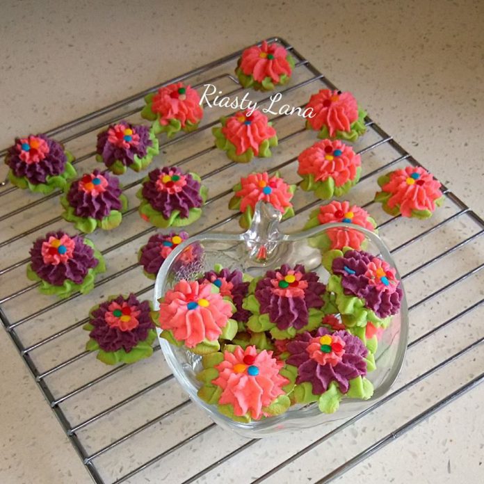 Semprit Bunga Dahlia by Riasty Lana