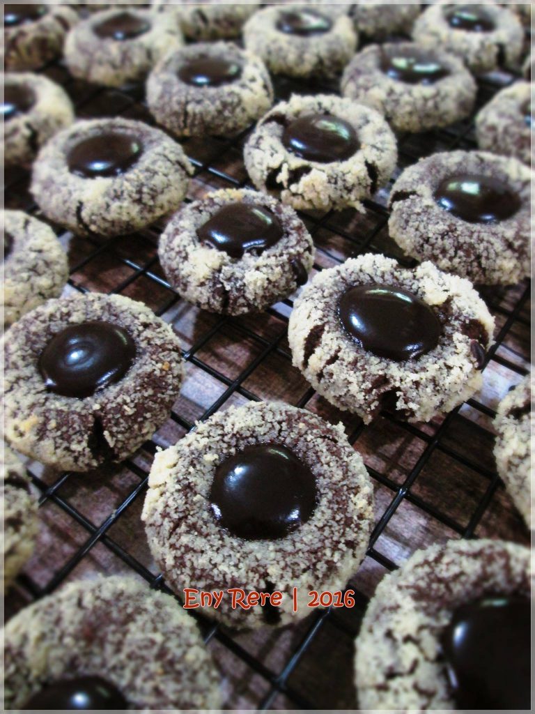 Thumbprint Cokelat Almond by Eny Rere