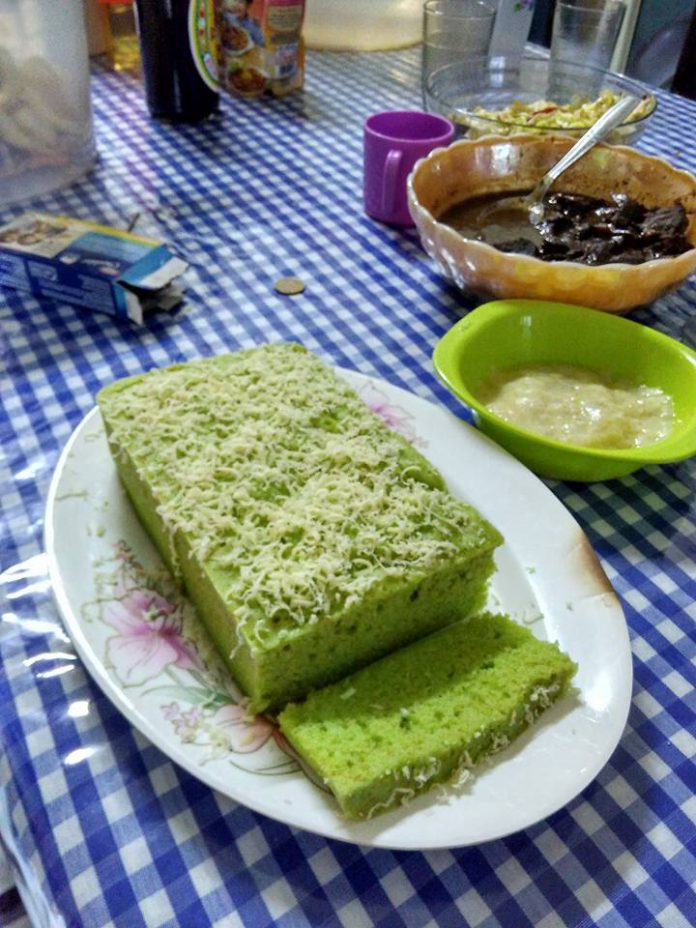 Brownies Pandan Kukus by Rhie Auzriel Nashwa Brownies Pandan Kukus by Rhie Auzriel Nashwa