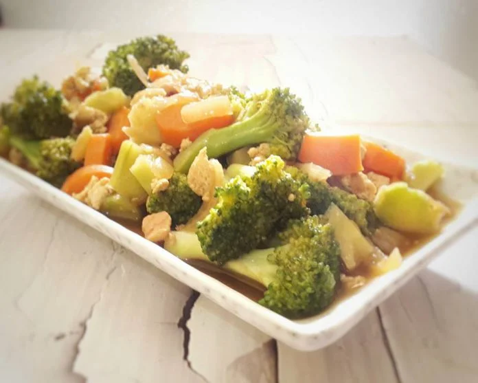 Cah Brokoli Kecap by Deisy SofiasSweet Cah Brokoli Kecap by Deisy SofiasSweet