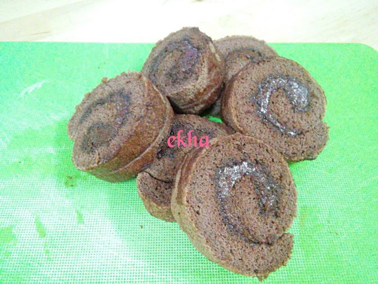 Chiffon Choco Roll Cake by Ekha Fajar Kartika
