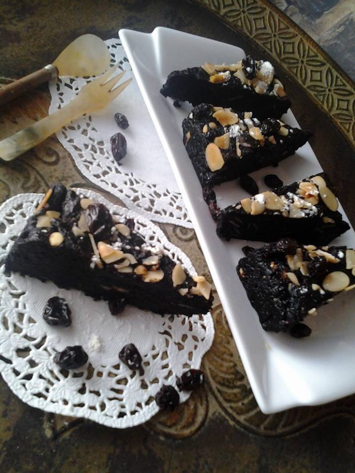 Dana's Extreme Chocolate Fudge Brownies by Nora Balbeid