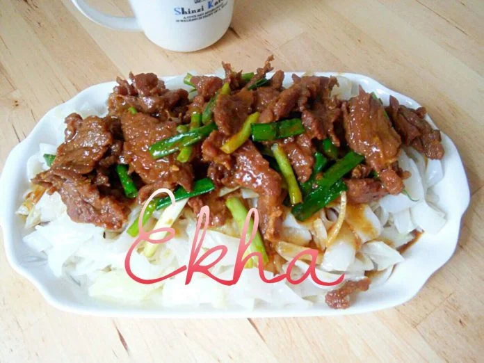 Kwetiau Siram Daging Sapi by Ekha Fajar Kartika Kwetiau Siram Daging Sapi by Ekha Fajar Kartika