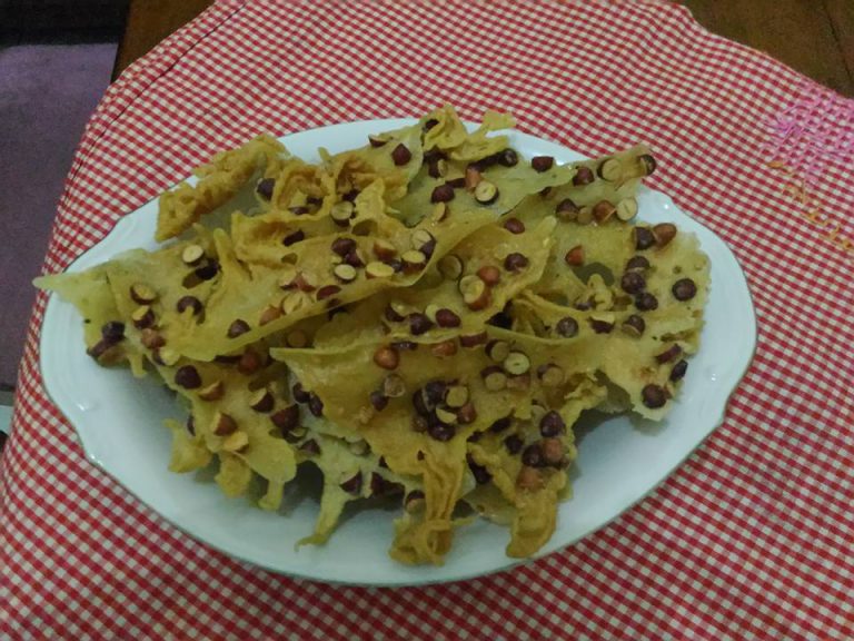 Peyek Kacang by She Tea Bragas