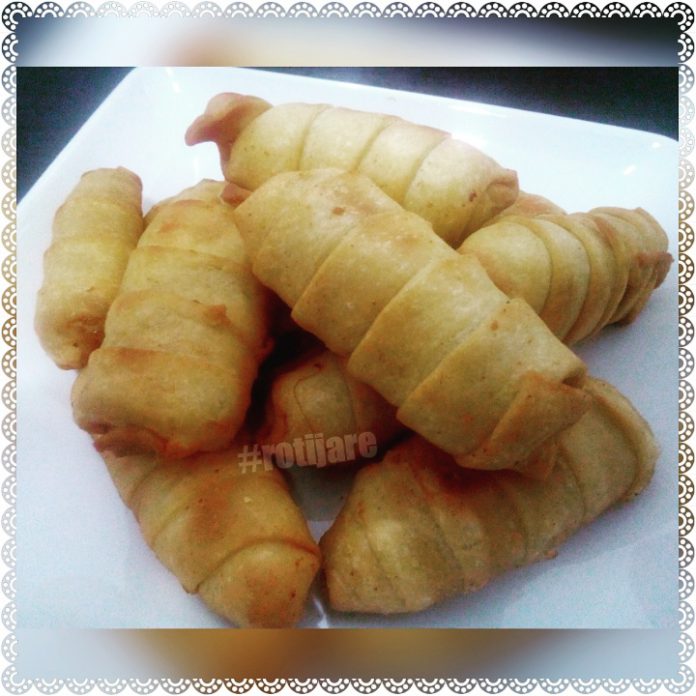 Pisang Molen Keju by Niniet Firdausy Pisang Molen Keju by Niniet Firdausy